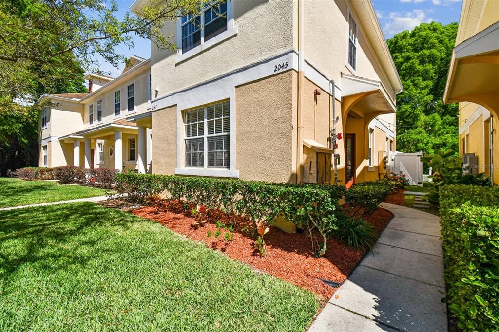 2045 FIESTA RIDGE COURT TAMPA, FL 33604