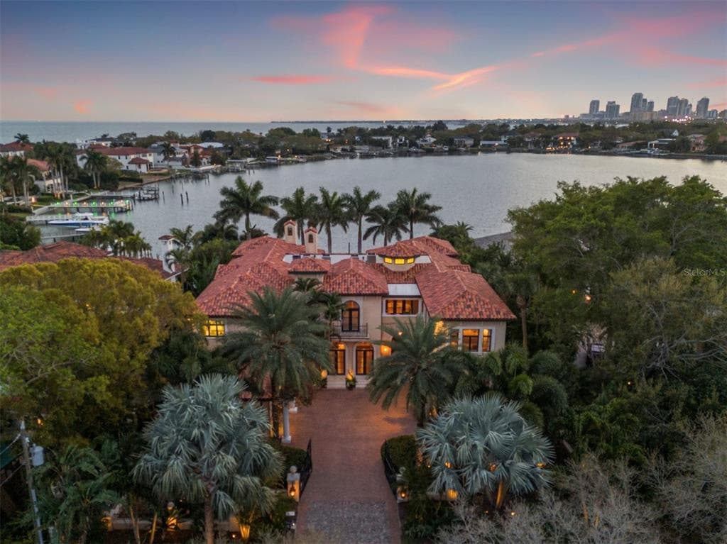 2020 BRIGHTWATERS BOULEVARD NE ST PETERSBURG, FL 33704