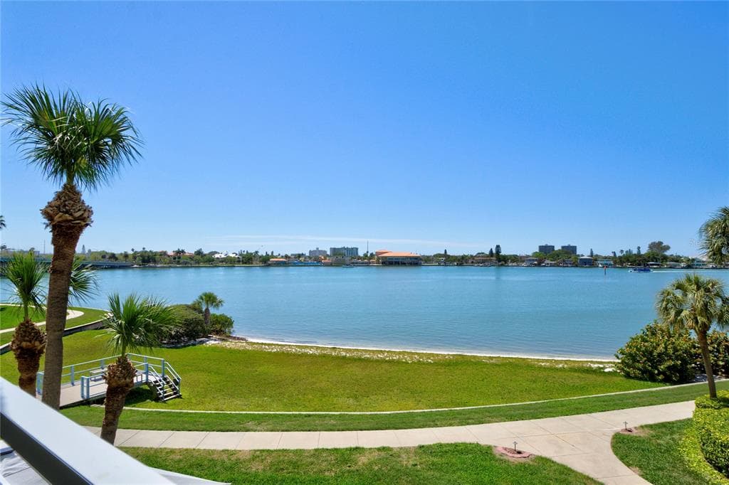 7872 SAILBOAT KEY BOULEVARD S UNIT 203 SOUTH PASADENA, FL 33707