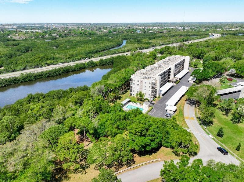 8198 TERRACE GARDEN DRIVE N UNIT 205 ST PETERSBURG, FL 33709