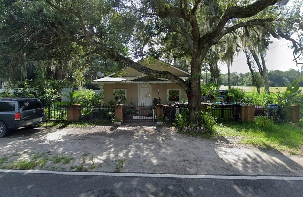 1604 N SHANNON AVENUE PLANT CITY, FL 33563