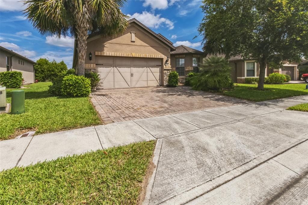 216 GRANADA LANE DAVENPORT, FL 33837