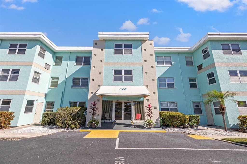 11447 PARK BOULEVARD UNIT 302 SEMINOLE, FL 33772