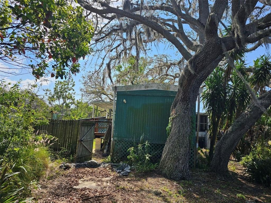 1910 APACHE PLACE HOLIDAY, FL 34691