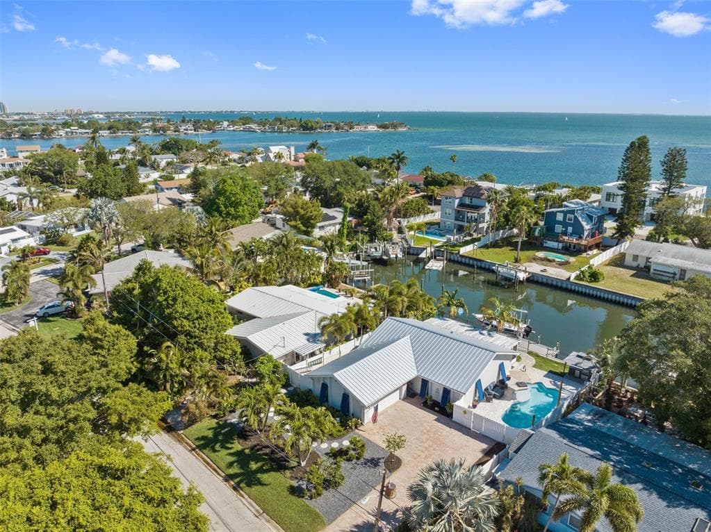 3526 BEACH DRIVE SE ST PETERSBURG, FL 33705