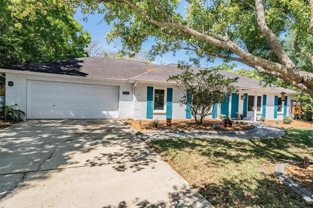 15604 WOODWAY DRIVE TAMPA, FL 33613