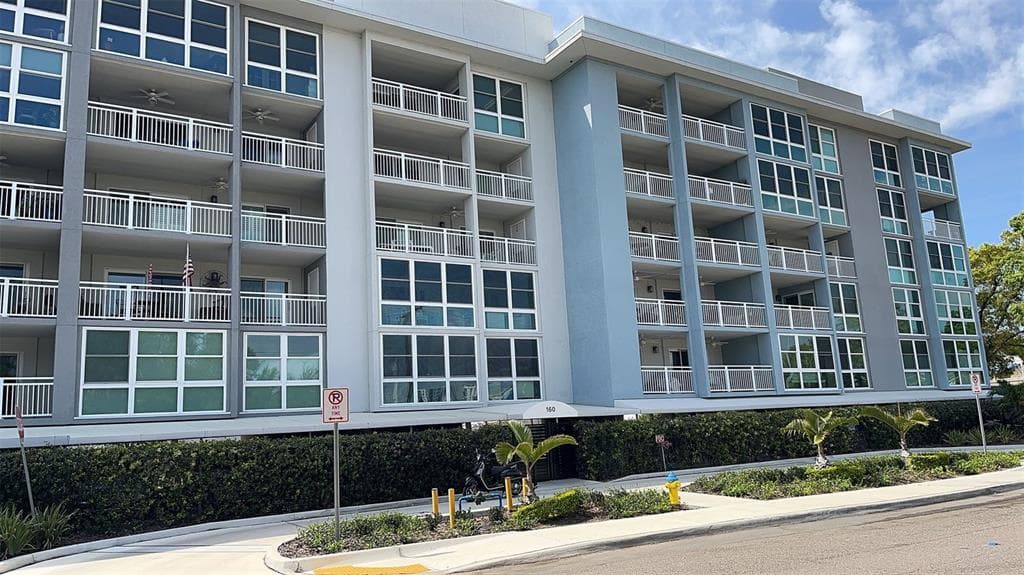 160 COLUMBIA DRIVE UNIT 206 TAMPA, FL 33606
