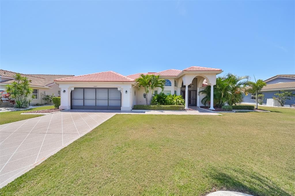 2027 NEW BEDFORD DRIVE SUN CITY CENTER, FL 33573