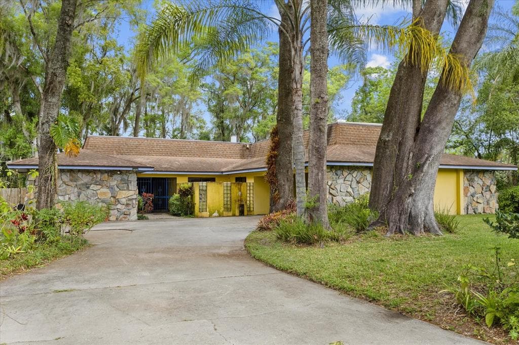 5406 VENETIA PLACE TAMPA, FL 33617