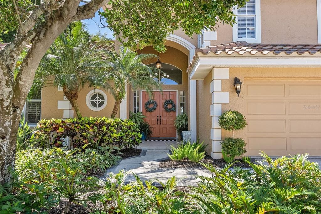 520 BAY LAUREL COURT NE ST PETERSBURG, FL 33703