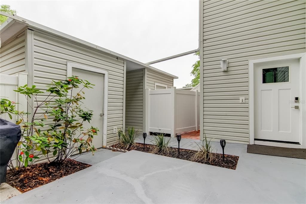8350 SAVANNAH TRACE CIRCLE UNIT 1801 TAMPA, FL 33615
