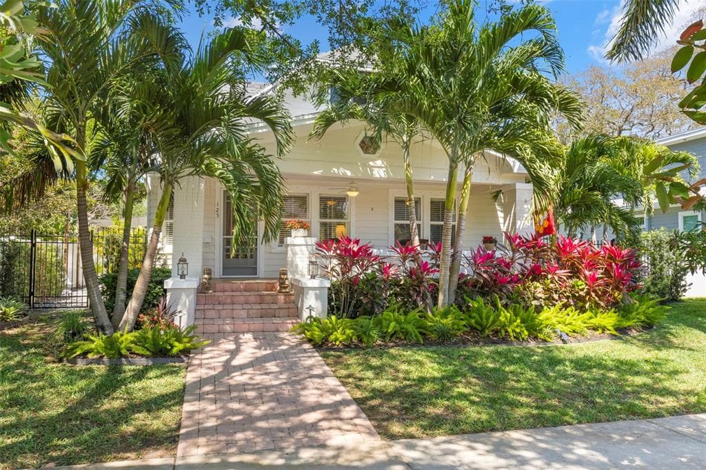 125 21ST AVENUE NE ST PETERSBURG, FL 33704