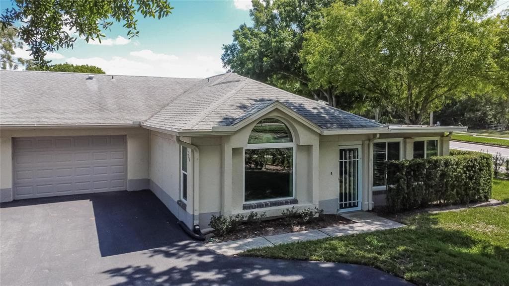 1220 GOLFVIEW WOODS DRIVE UNIT 1220 SUN CITY CENTER, FL 33573