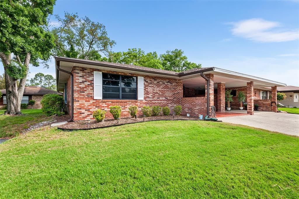 565 LAKE MYSTIC LANE LAKELAND, FL 33813