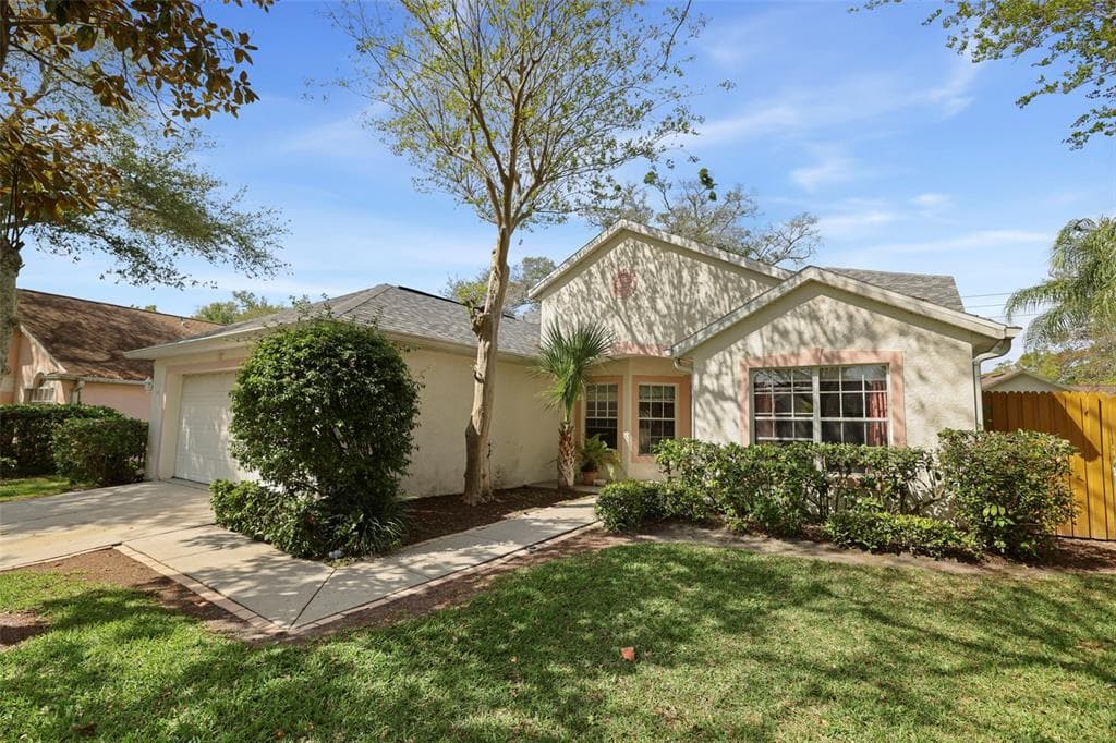 1300 BLUFFS CIRCLE DUNEDIN, FL 34698