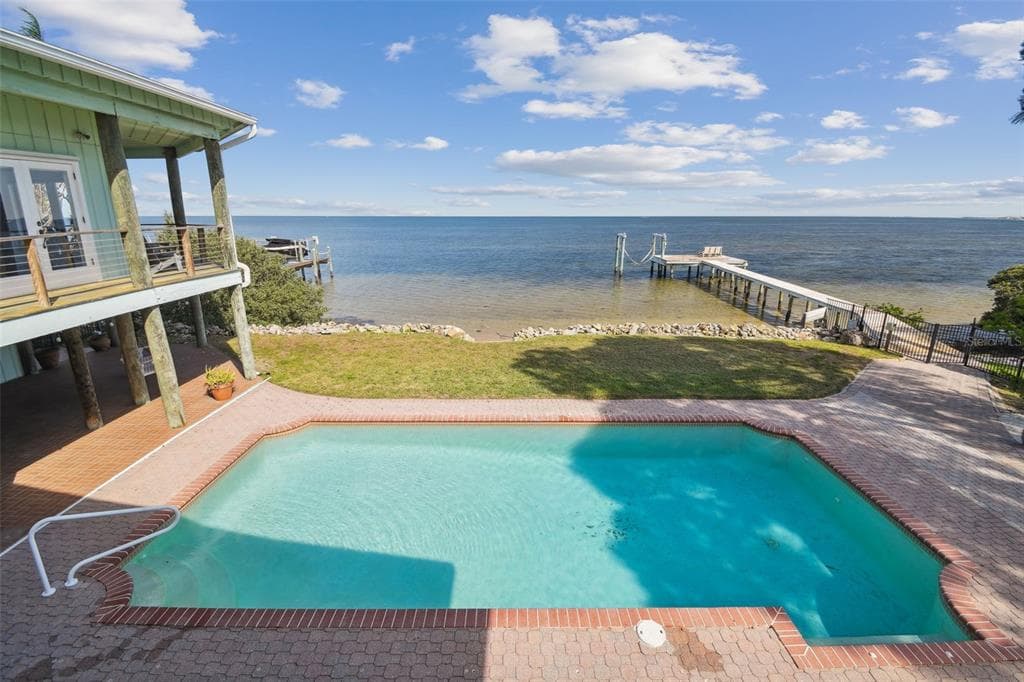 2035 GULFVIEW DRIVE