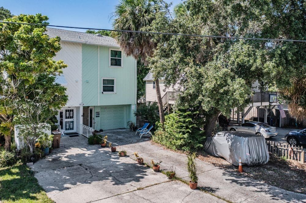 702 2ND STREET UNIT B INDIAN ROCKS BEACH, FL 33785