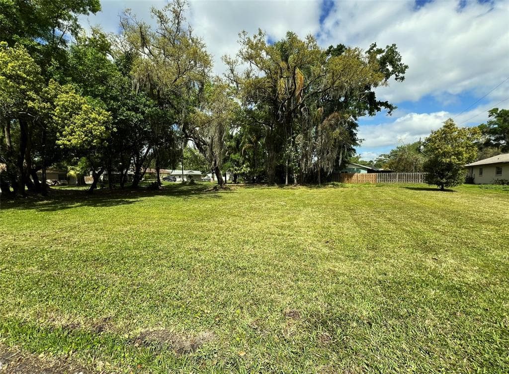 806 LAMONT PLACE TEMPLE TERRACE, FL 33617