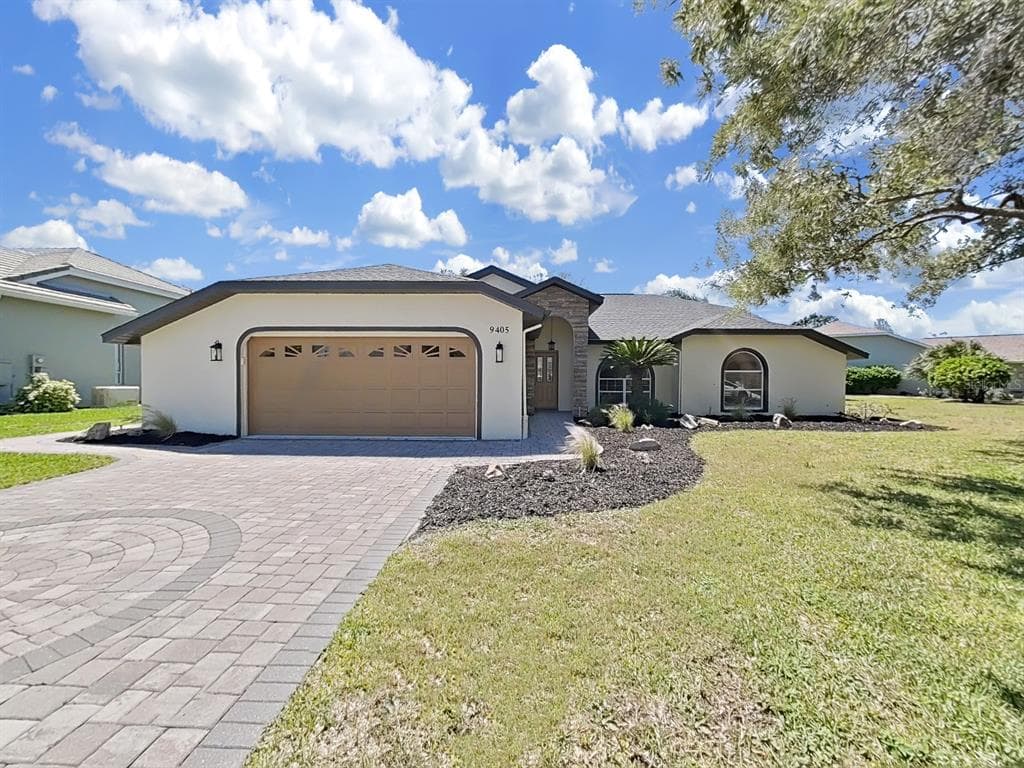 9405 SOUTHERN BELLE DR WEEKI WACHEE, FL 34613