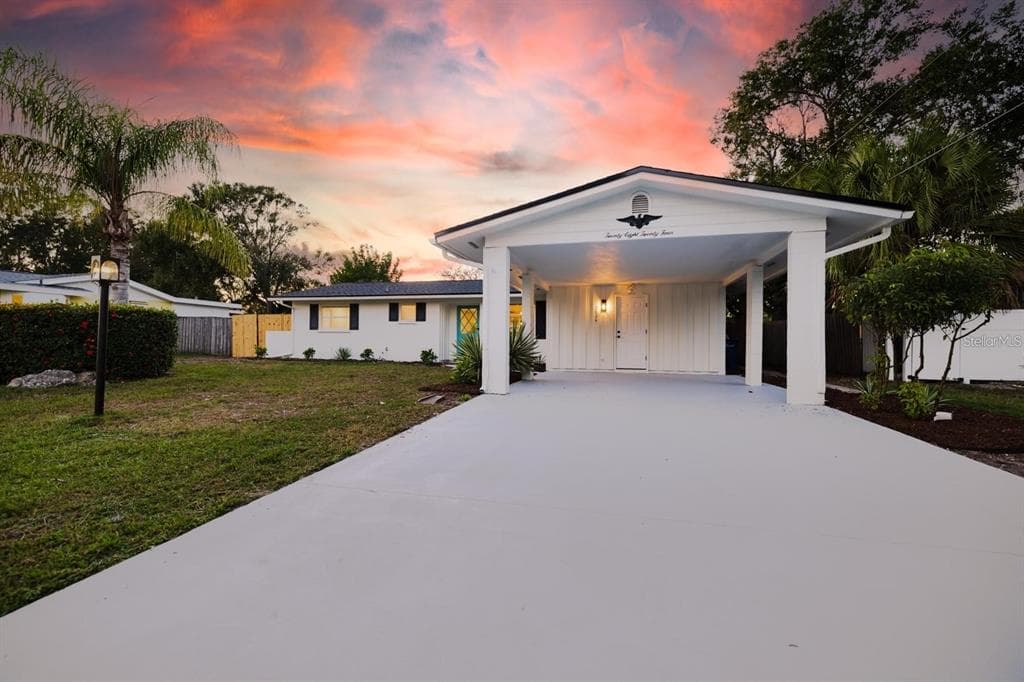 2824 WOODCREST DRIVE SARASOTA, FL 34239