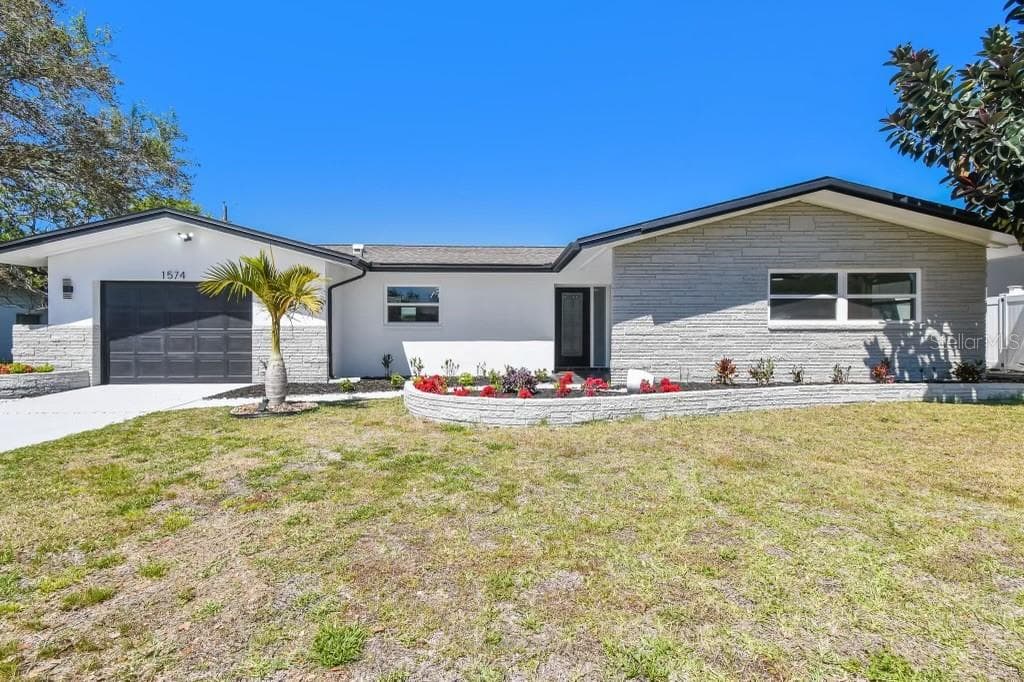 1574 ELIZABETH LANE