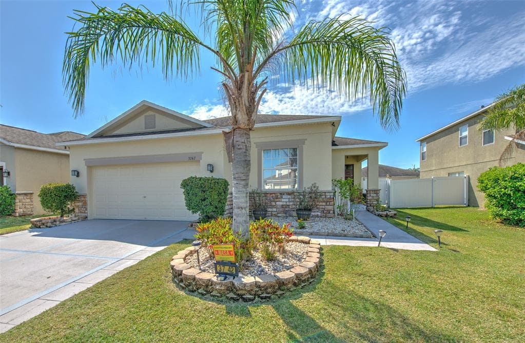 3742 HAMPTON HILLS DRIVE LAKELAND, FL 33810