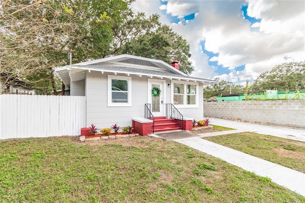903 E HAMILTON AVENUE TAMPA, FL 33604