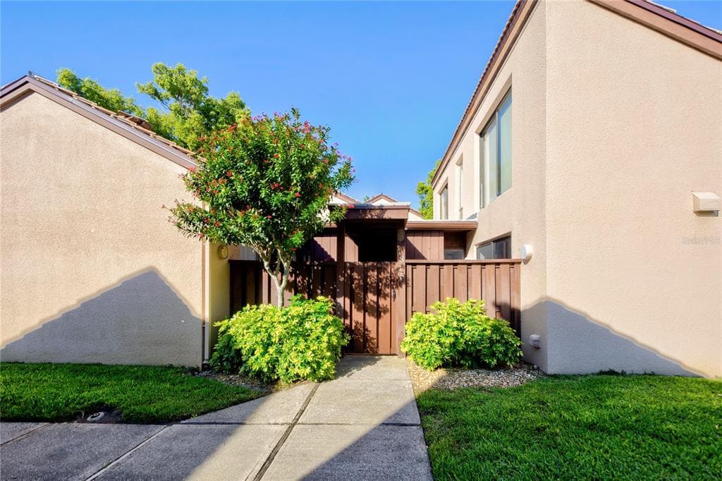 1315 PELICAN CREEK CROSSING ST PETERSBURG, FL 33707