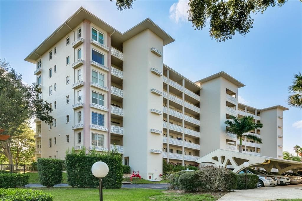1235 S HIGHLAND AVENUE UNIT 5-306 CLEARWATER, FL 33756