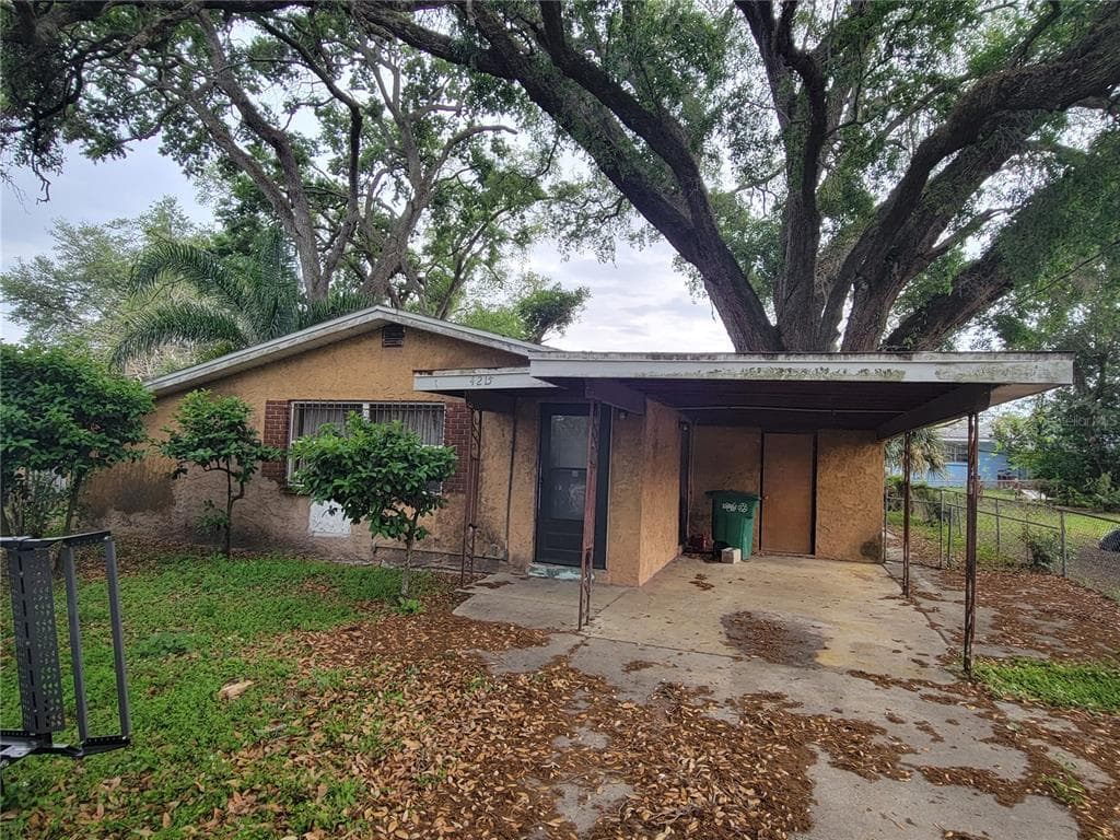 4215 E PARIS STREET TAMPA, FL 33610