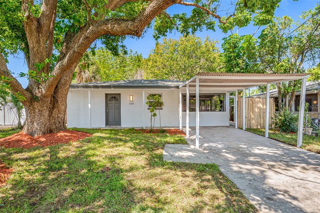 2115 W SKAGWAY AVENUE TAMPA, FL 33604