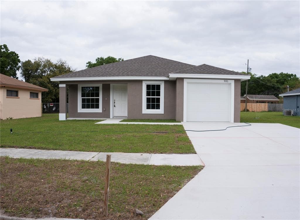 931 STRATHMORE PLACE LAKE WALES, FL 33853