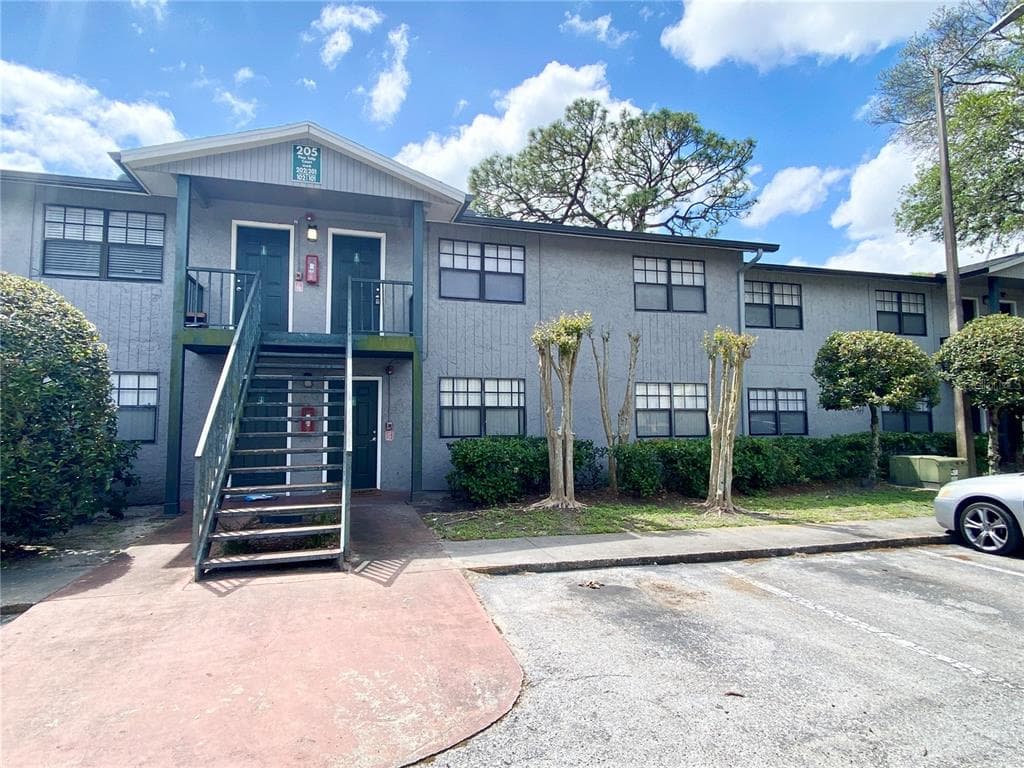 205 PINE TULIP CT UNIT 201 TAMPA, FL 33612