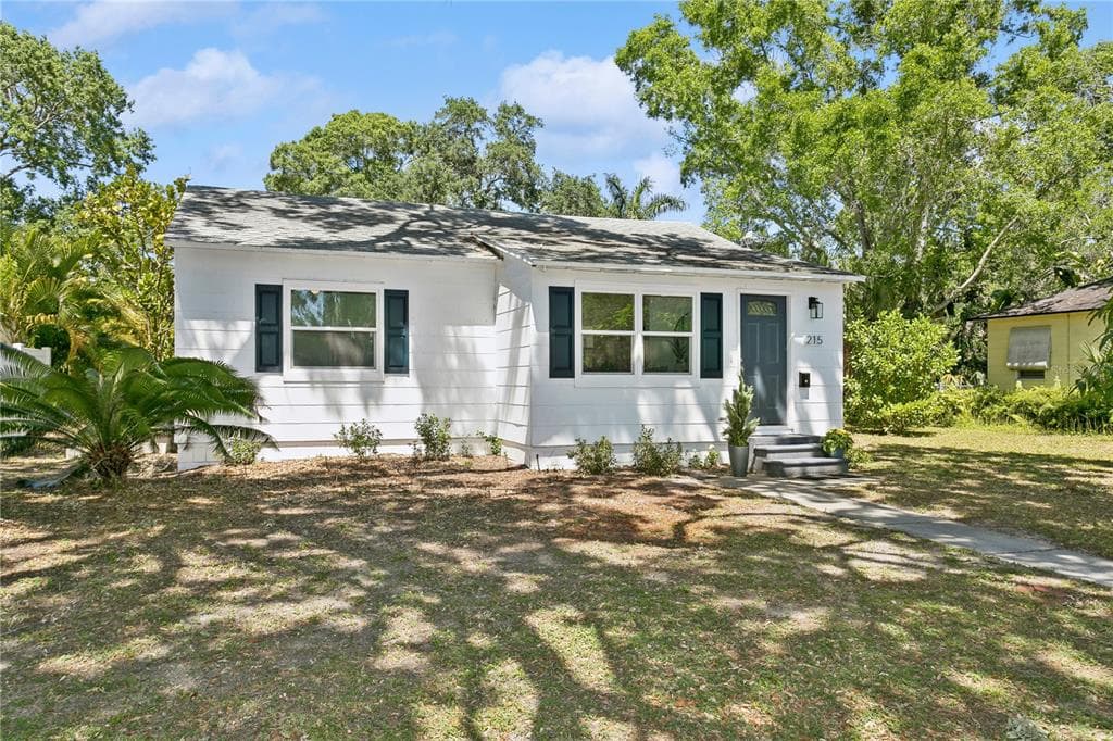 215 35TH AVENUE NE ST PETERSBURG, FL 33704