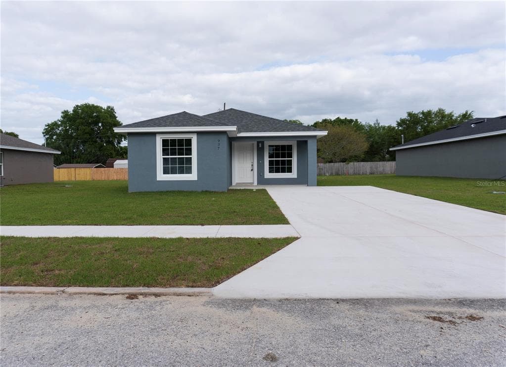 937 STRATHMORE PLACE LAKE WALES, FL 33853