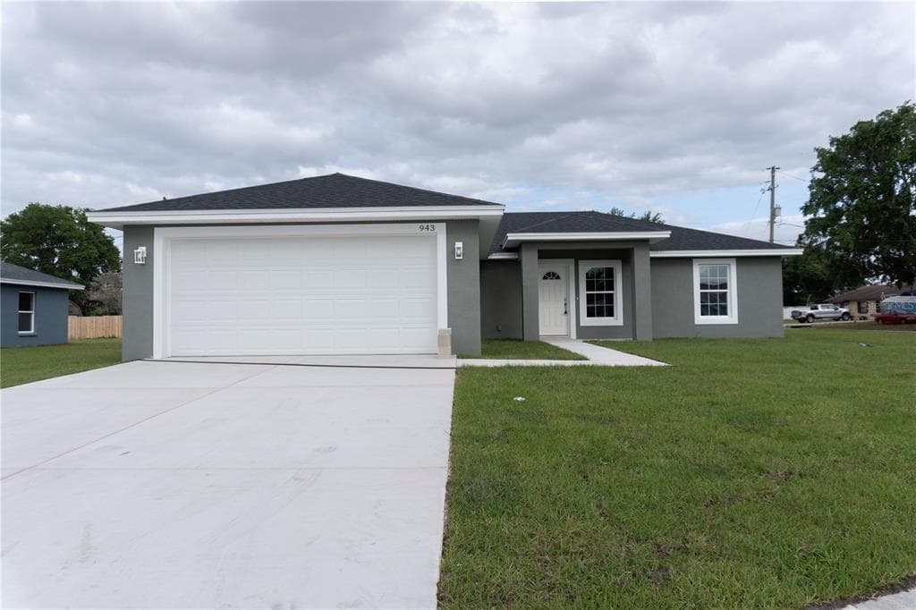 943 STRATHMORE PLACE LAKE WALES, FL 33853