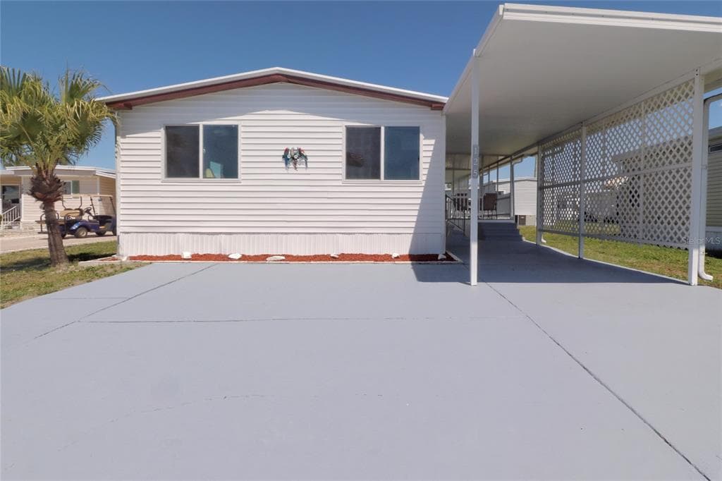 125 W SAINT JOHNS WAY APOLLO BEACH, FL 33572