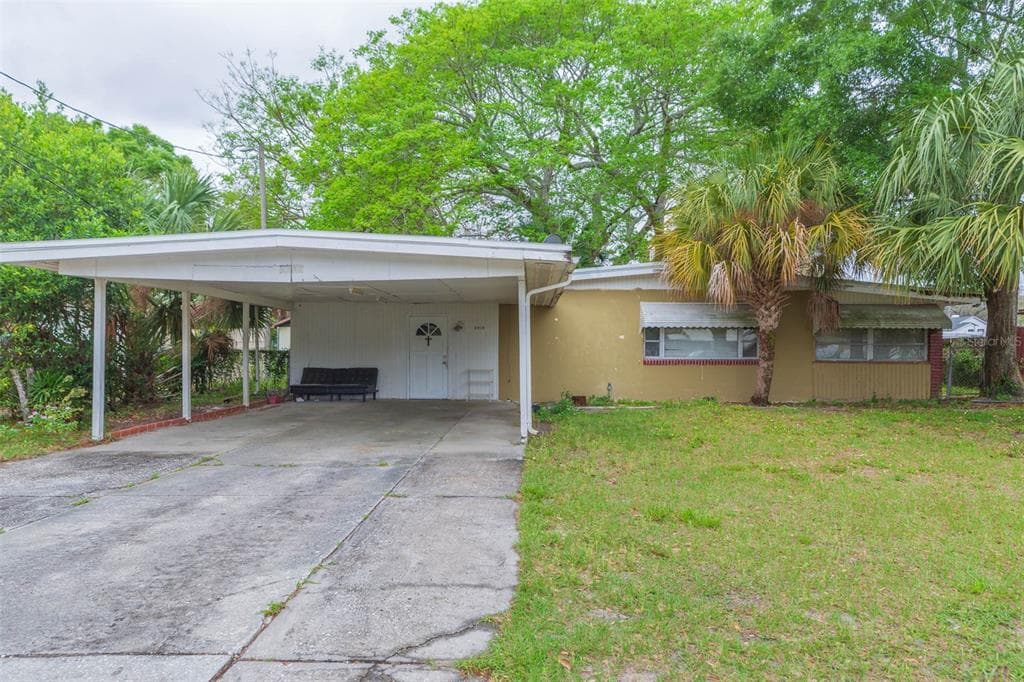 8414 TWIN LAKES BOULEVARD TAMPA, FL 33614