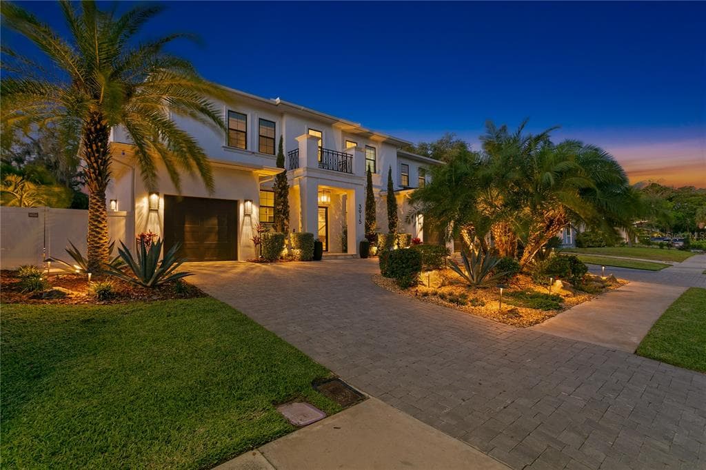 3915 W AZEELE STREET TAMPA, FL 33609