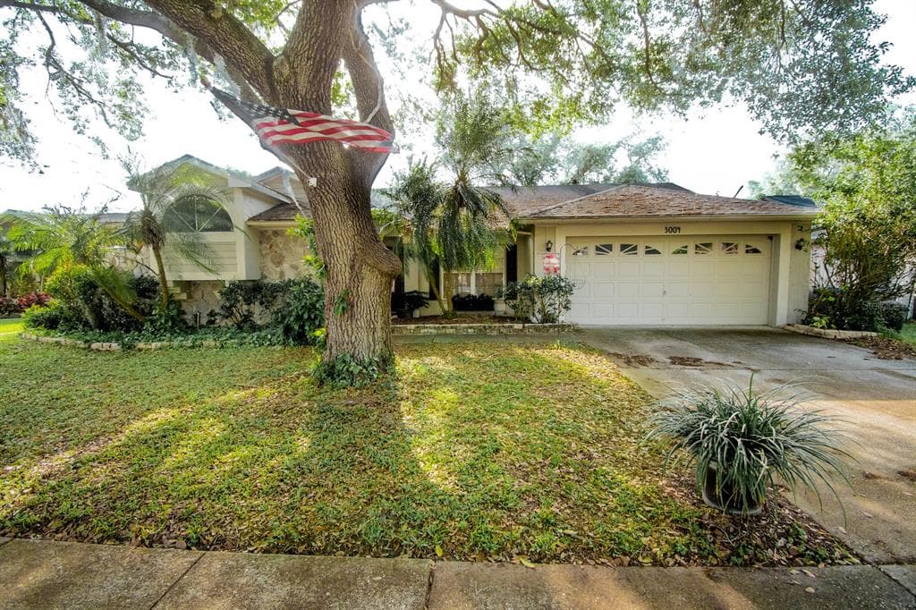 3004 SPRAWLING OAKS PLACE VALRICO, FL 33596
