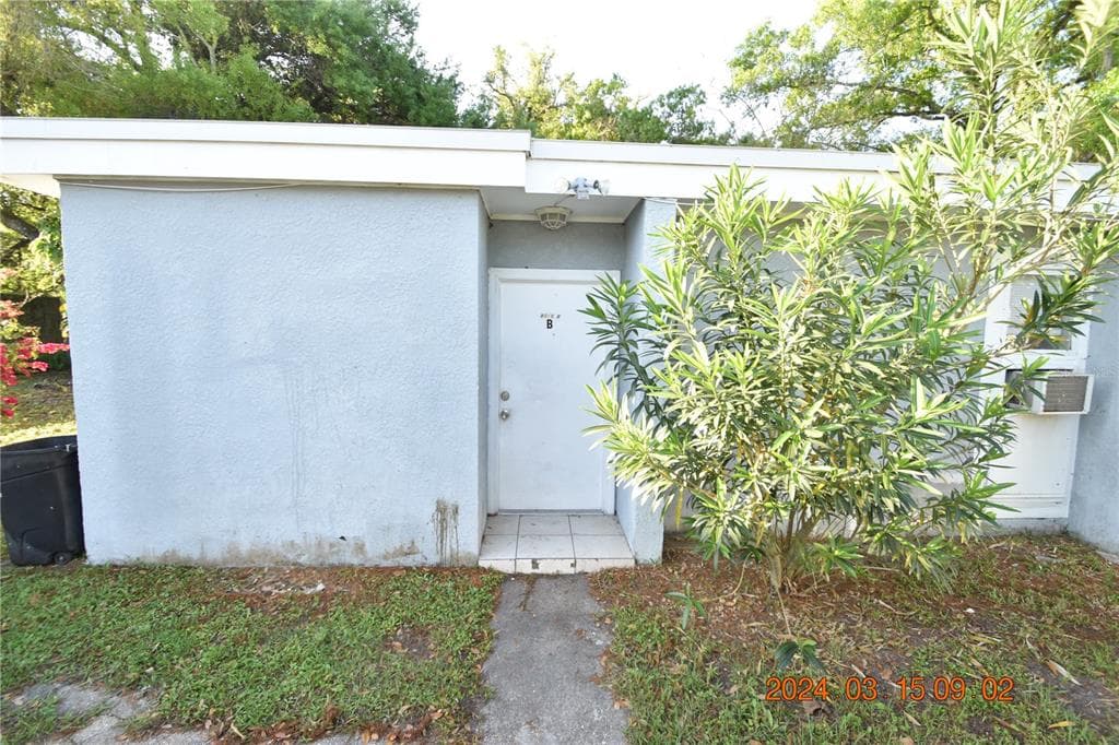 8015 N KLONDYKE STREET UNIT B TAMPA, FL 33604