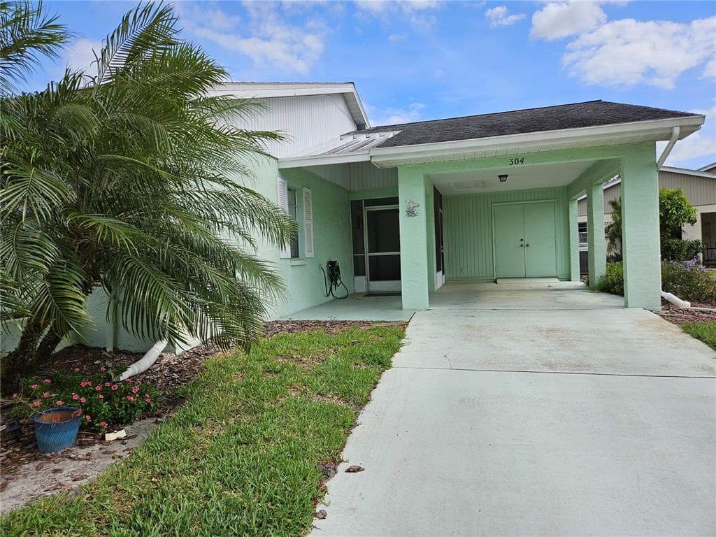 304 GRAYSTON PLACE SUN CITY CENTER, FL 33573