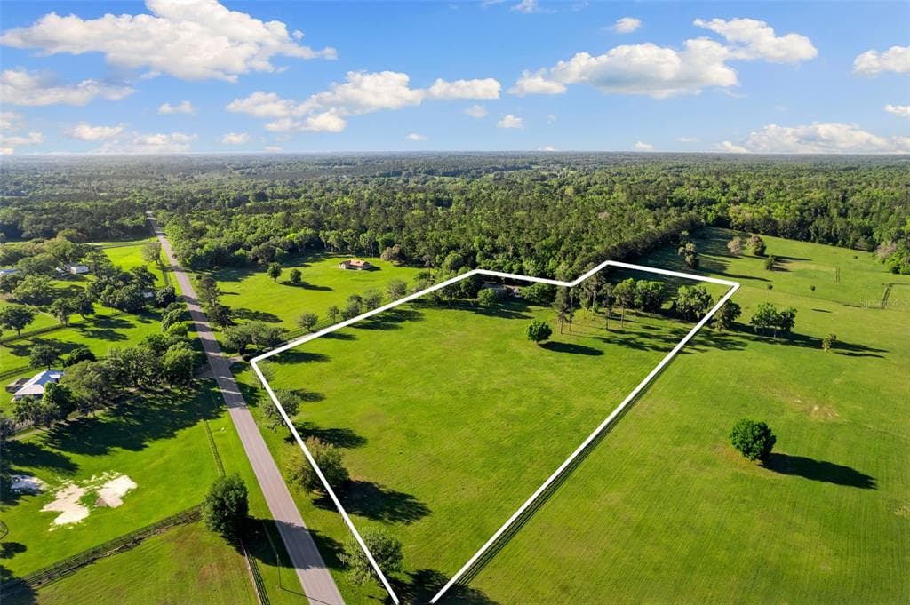 7255 W HIGHWAY 329 REDDICK, FL 32686