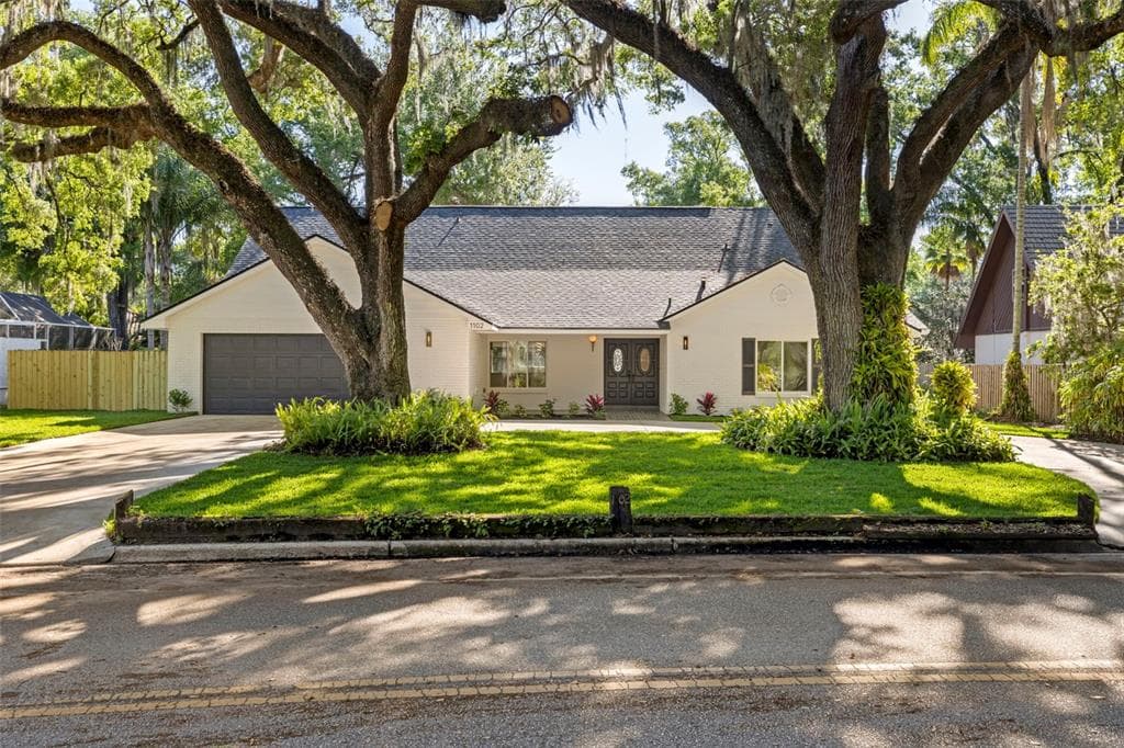 1102 N RIVERHILLS DRIVE TEMPLE TERRACE, FL 33617