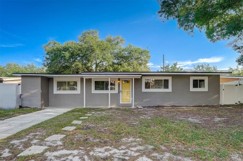 4425 W WALLACE AVENUE TAMPA, FL 33611