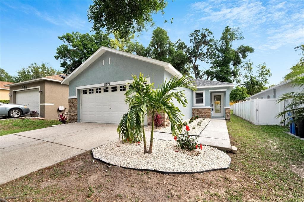 11721 MANGO GROVES BOULEVARD SEFFNER, FL 33584