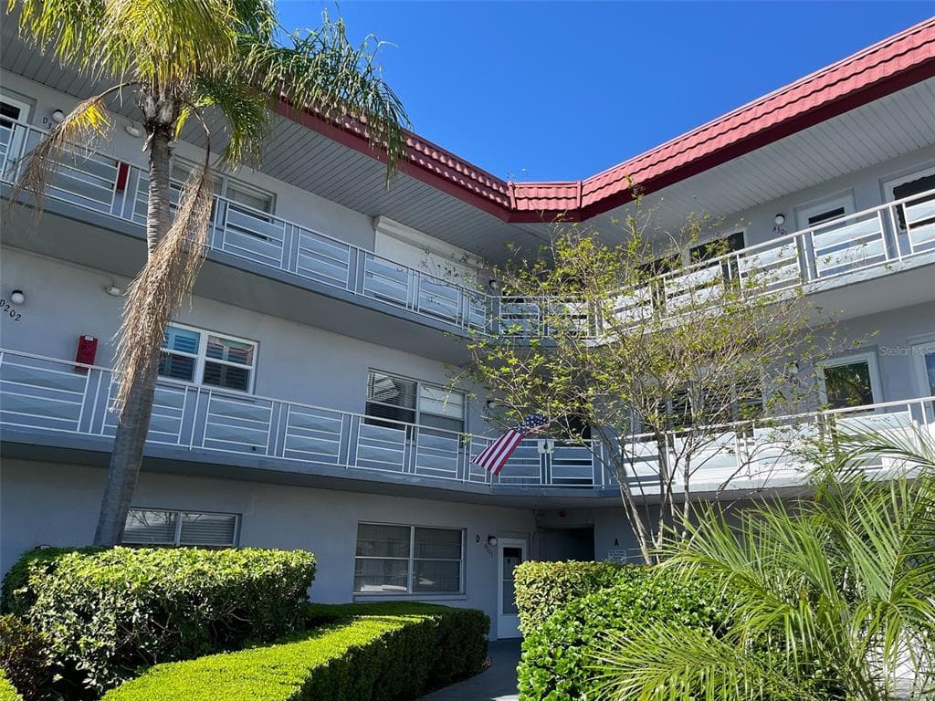 5660 80TH STREET N UNIT D302 ST PETERSBURG, FL 33709