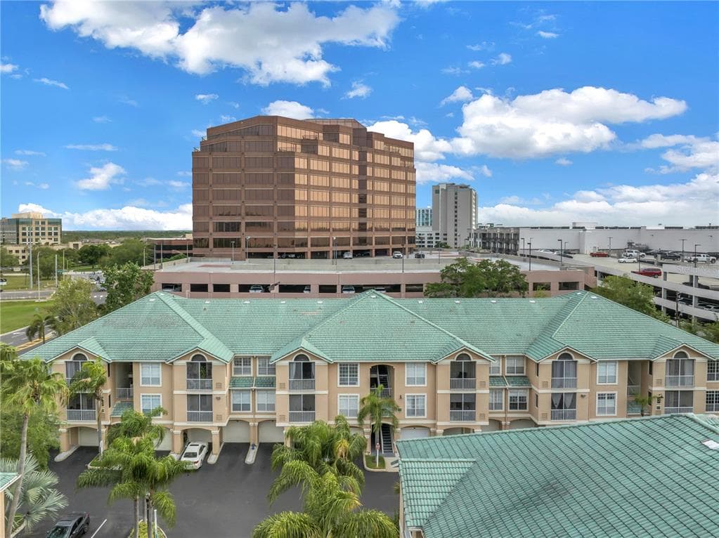 5205 BAY CLUB CIRCLE UNIT 5205 TAMPA, FL 33607