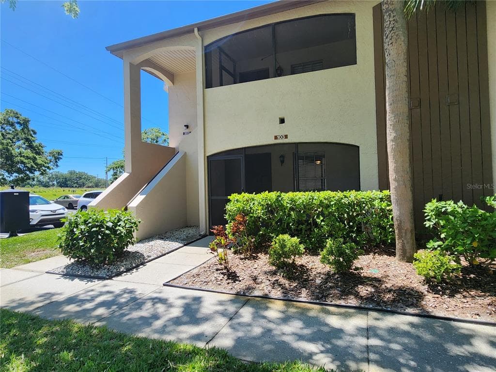 2985 BONAVENTURE CIRCLE UNIT 103 PALM HARBOR, FL 34684