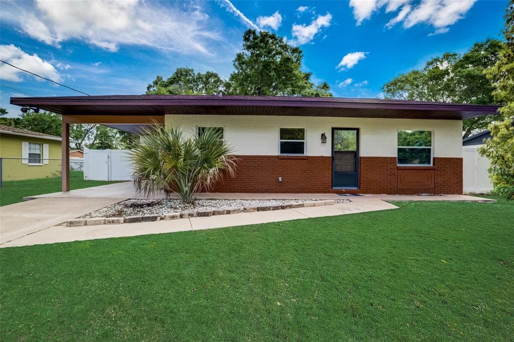 8003 TUDOR PLACE TAMPA, FL 33610